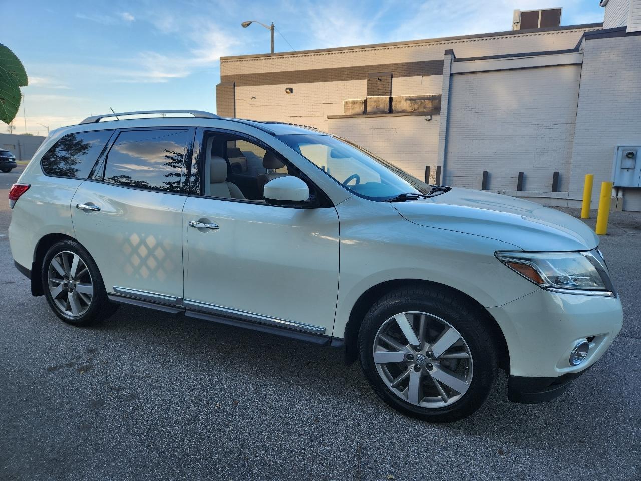 Nissan Pathfinder SV 4WD 2015