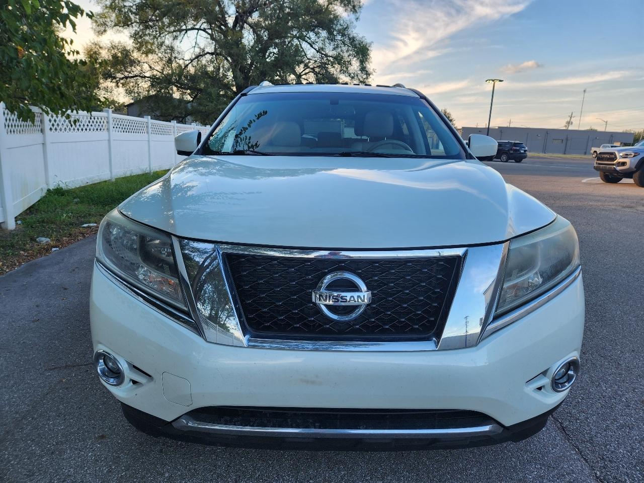 Nissan Pathfinder SV 4WD 2015