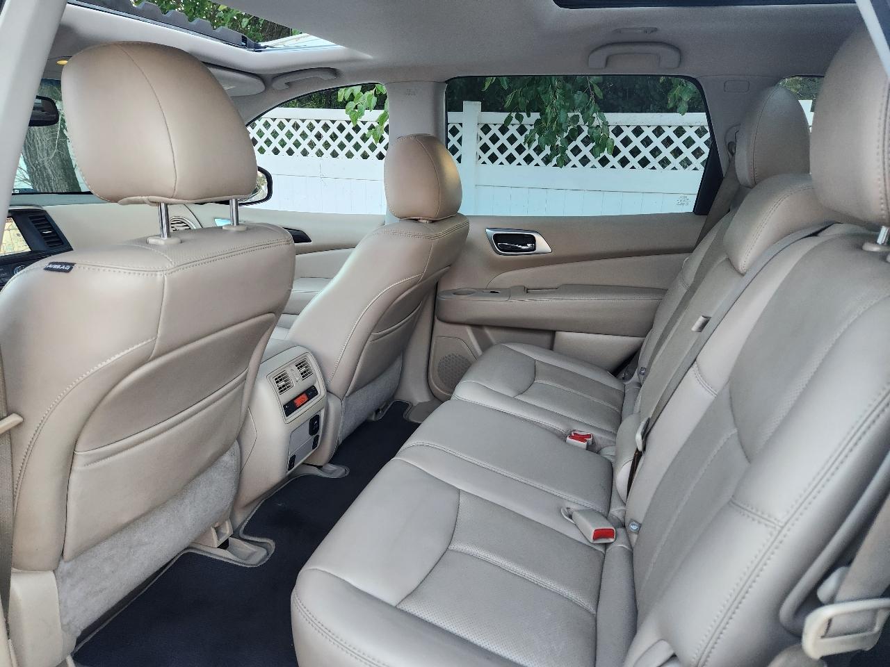 Nissan Pathfinder SV 4WD 2015