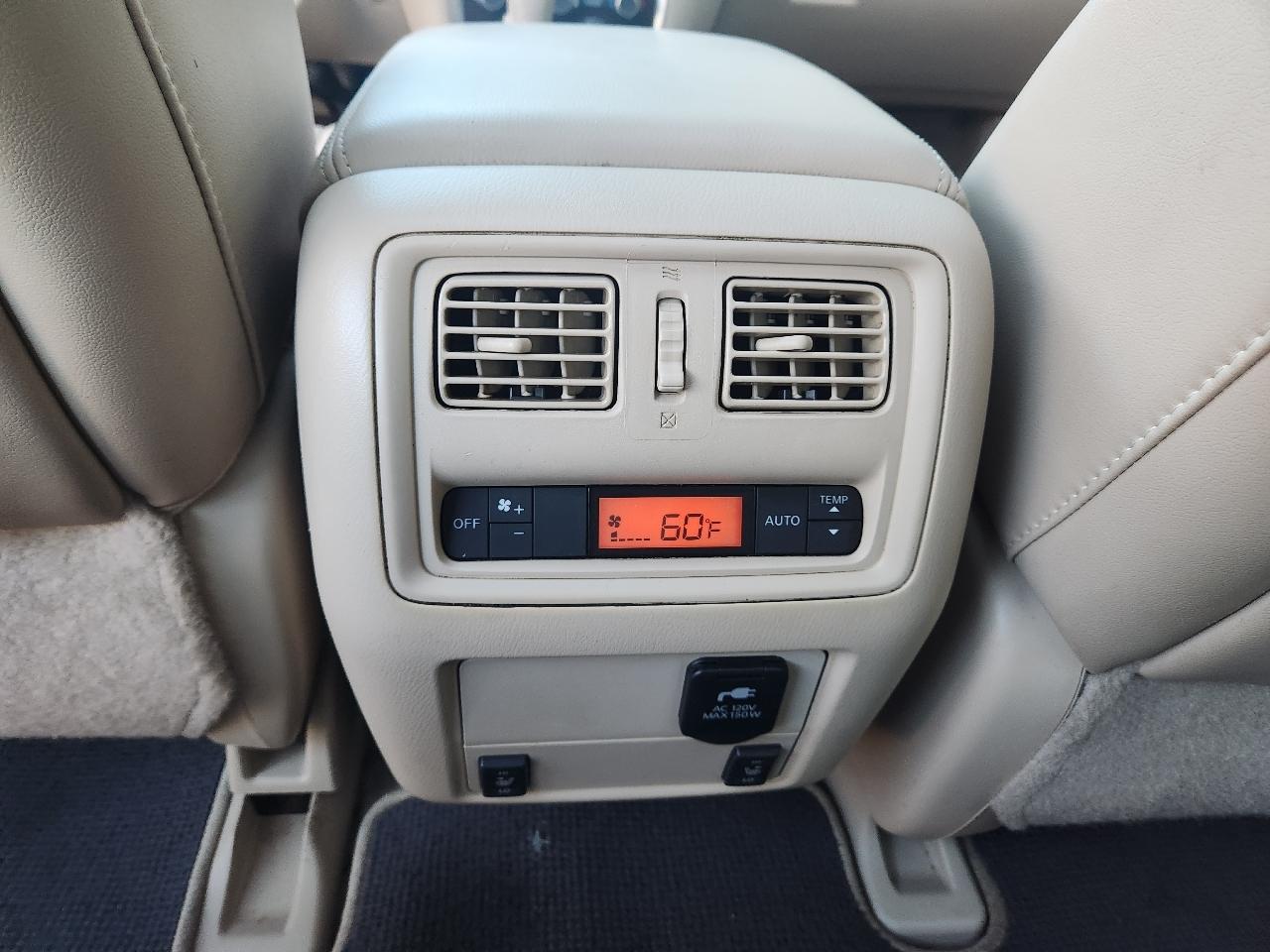 Nissan Pathfinder SV 4WD 2015