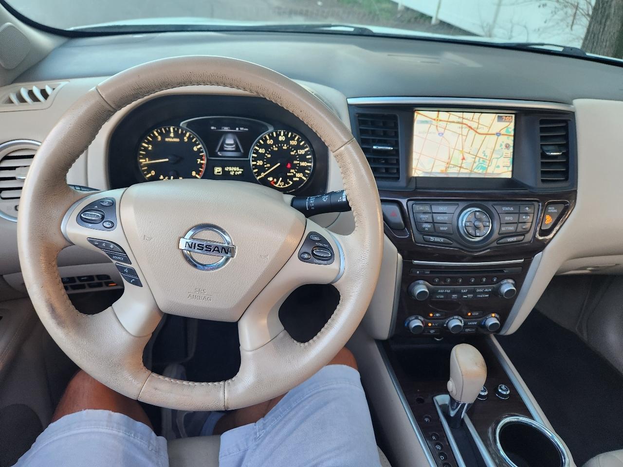 Nissan Pathfinder SV 4WD 2015