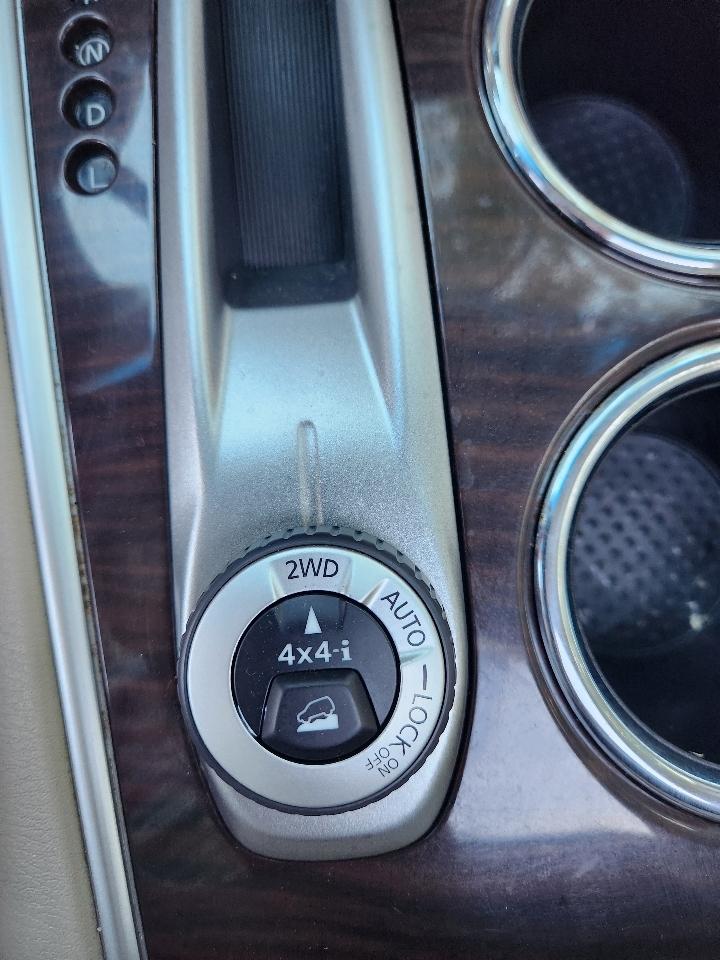 Nissan Pathfinder SV 4WD 2015