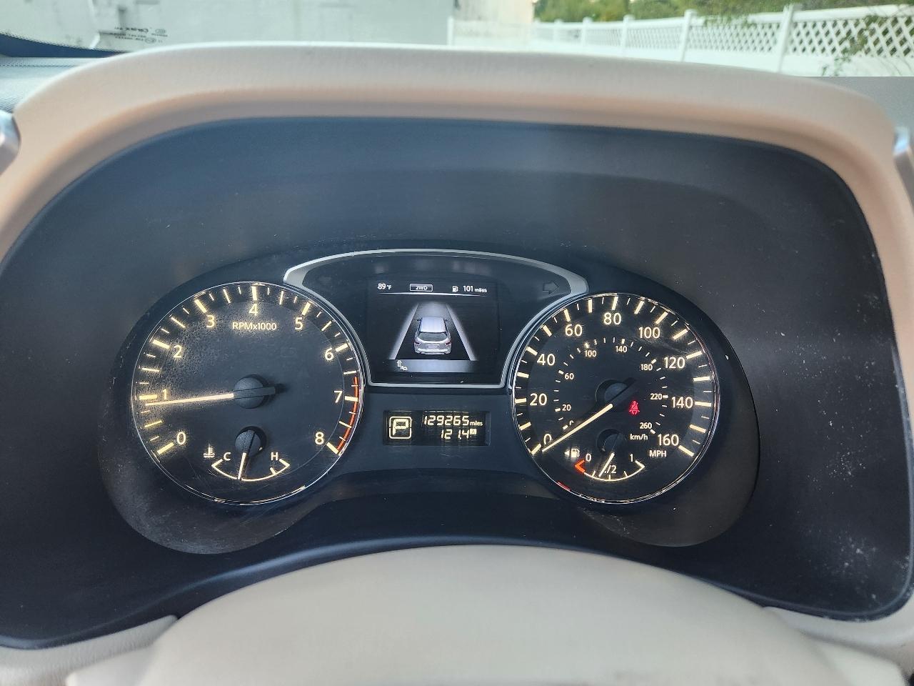 Nissan Pathfinder SV 4WD 2015