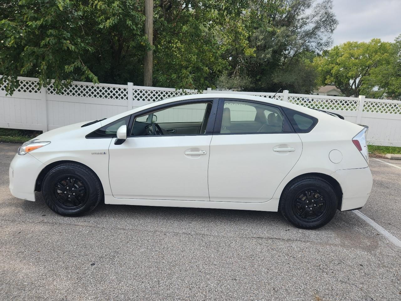 Toyota Prius photo 2