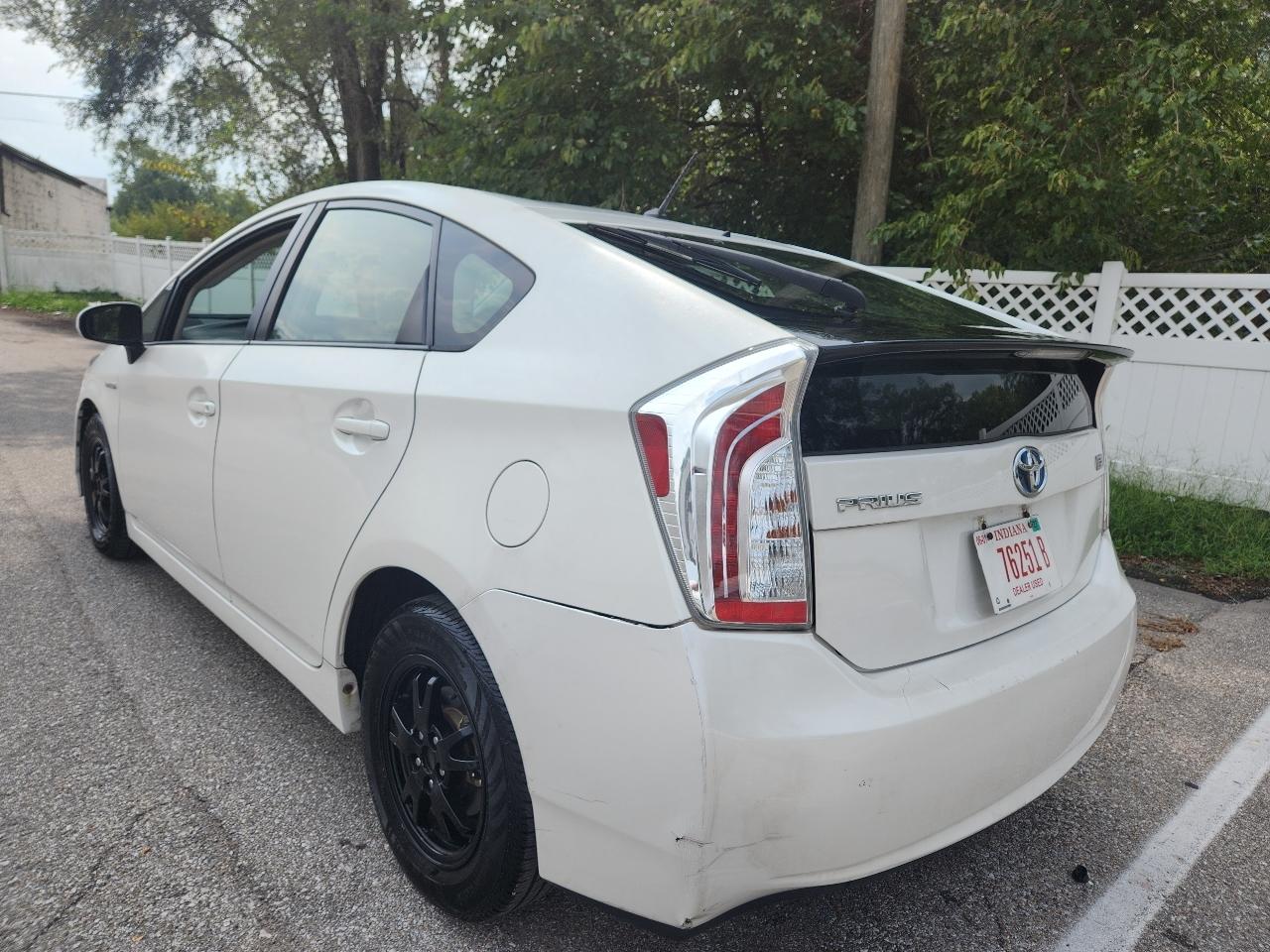 Toyota Prius photo 3