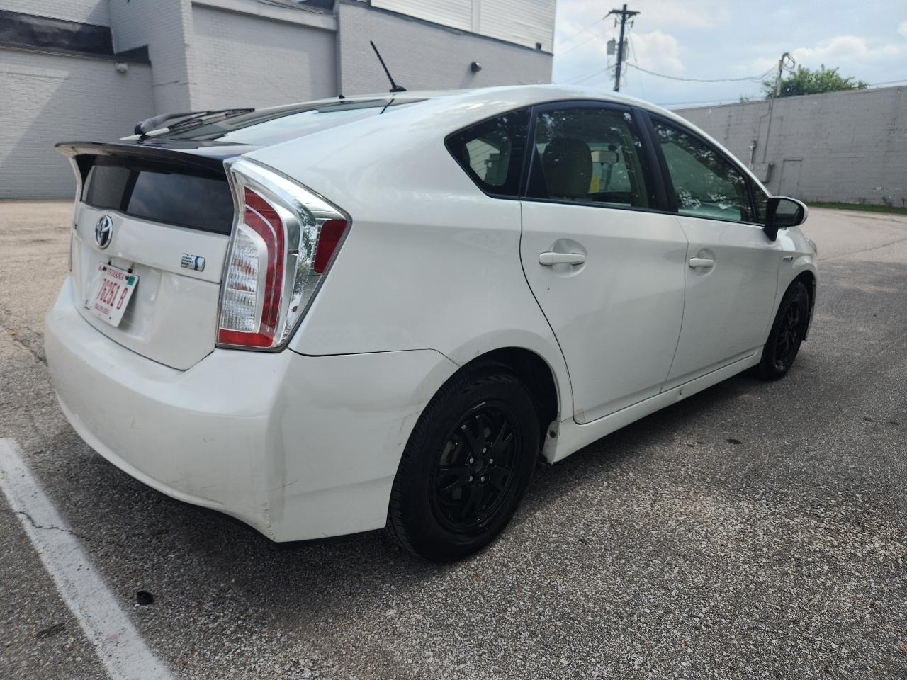 Toyota Prius photo 5
