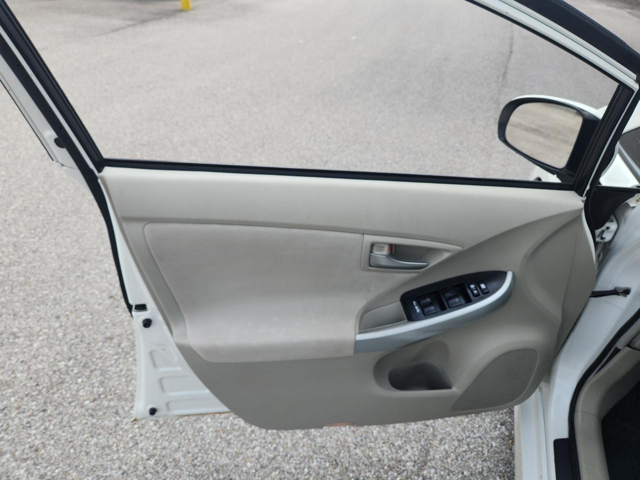 Toyota Prius photo 8
