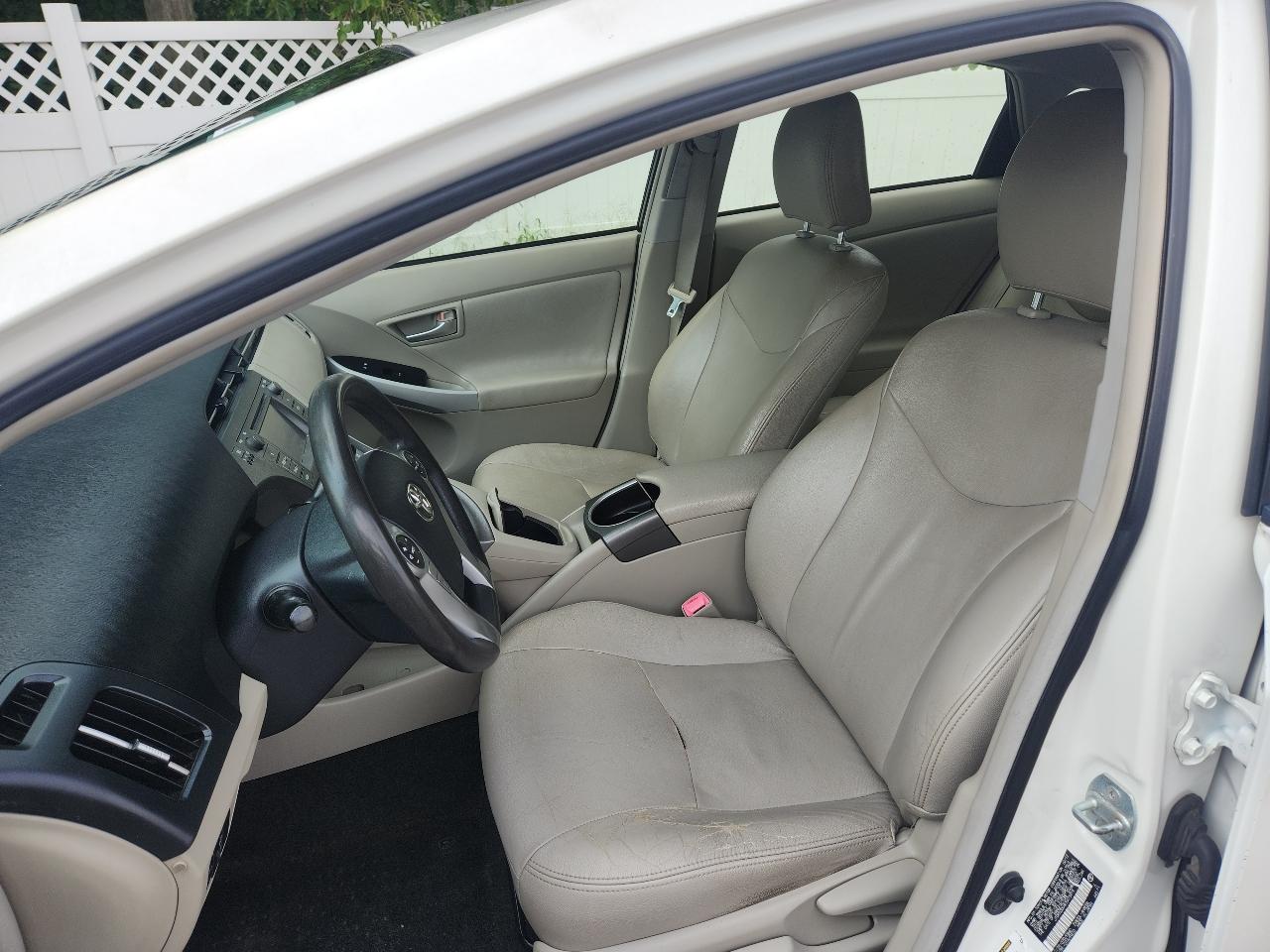 Toyota Prius photo 9