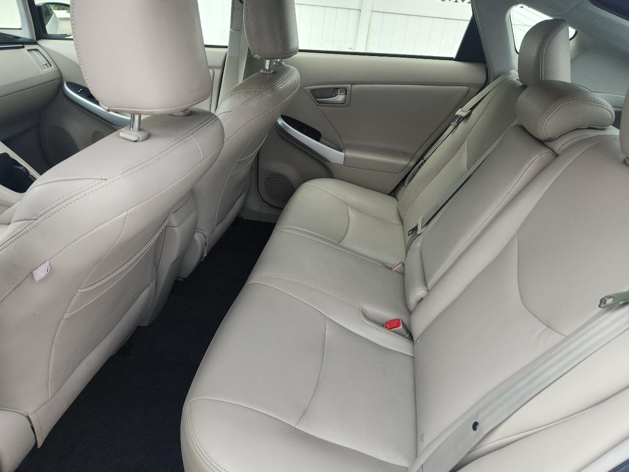 Toyota Prius photo 10