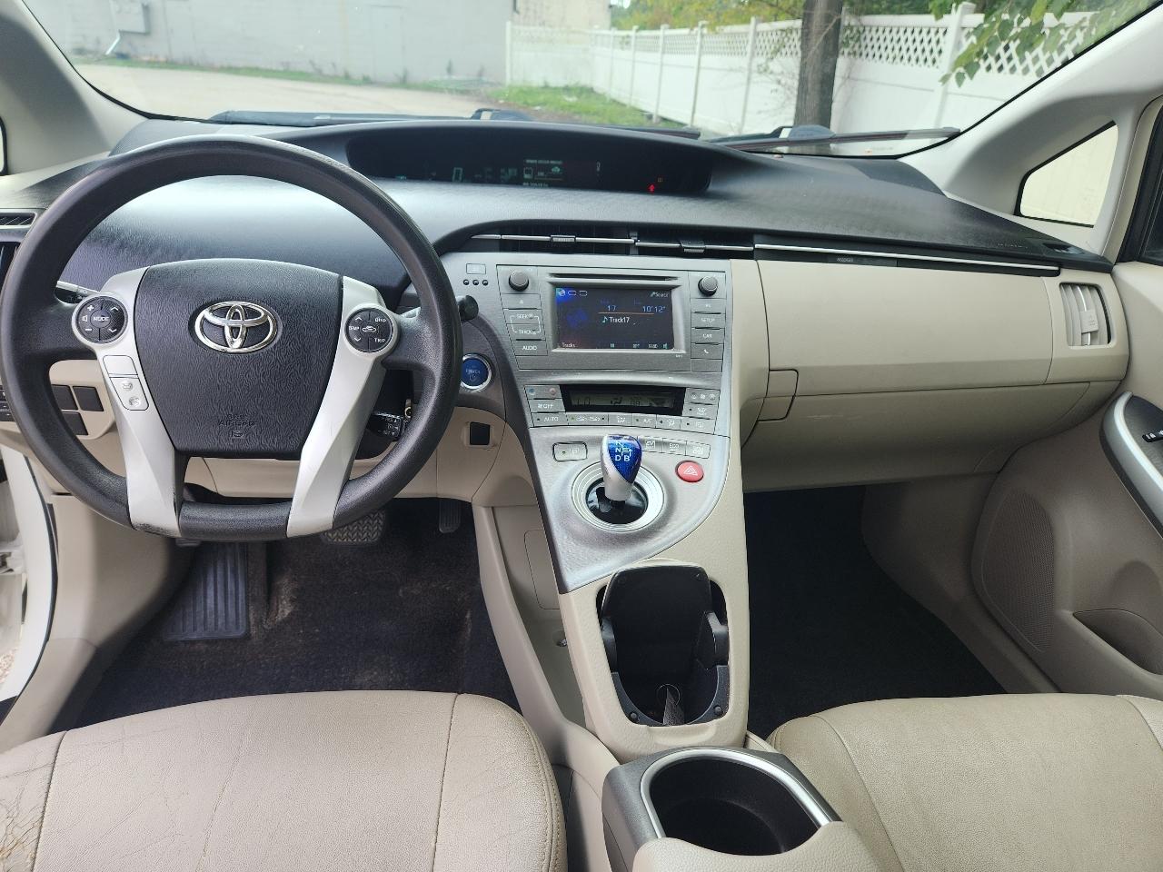 Toyota Prius photo 11