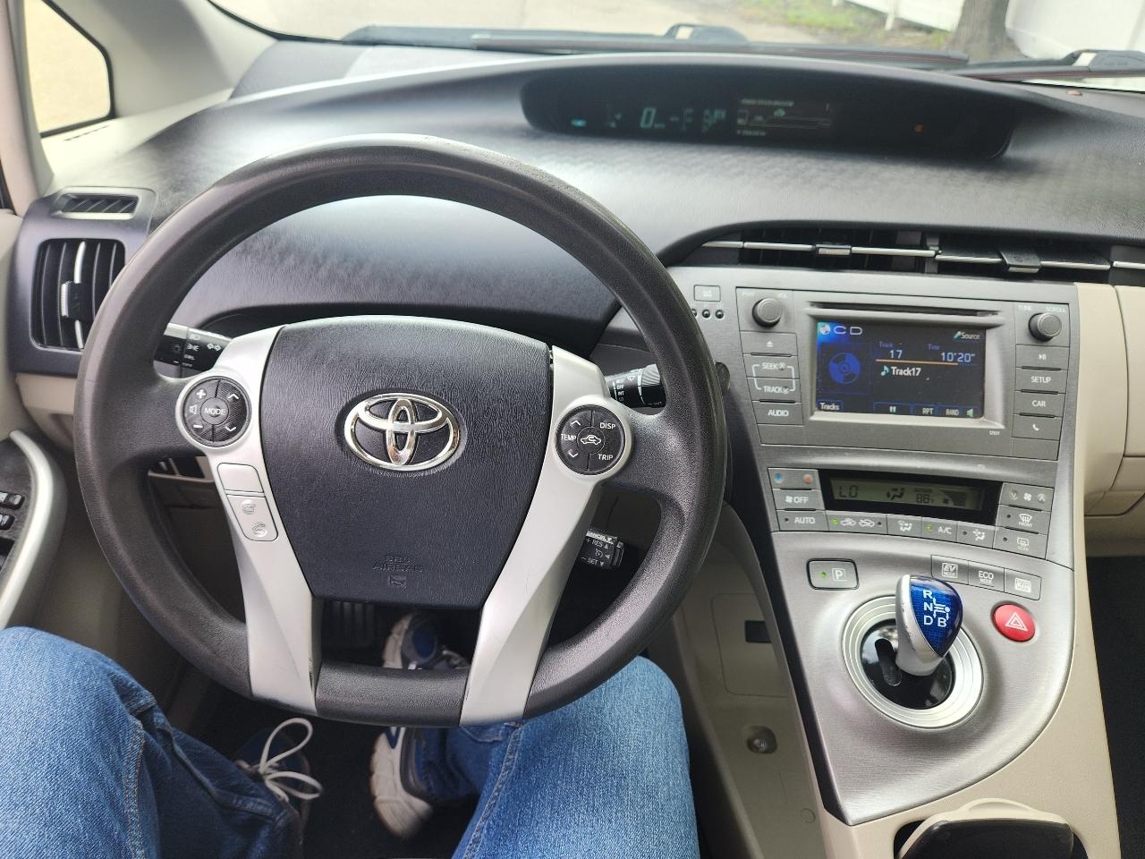 Toyota Prius photo 12