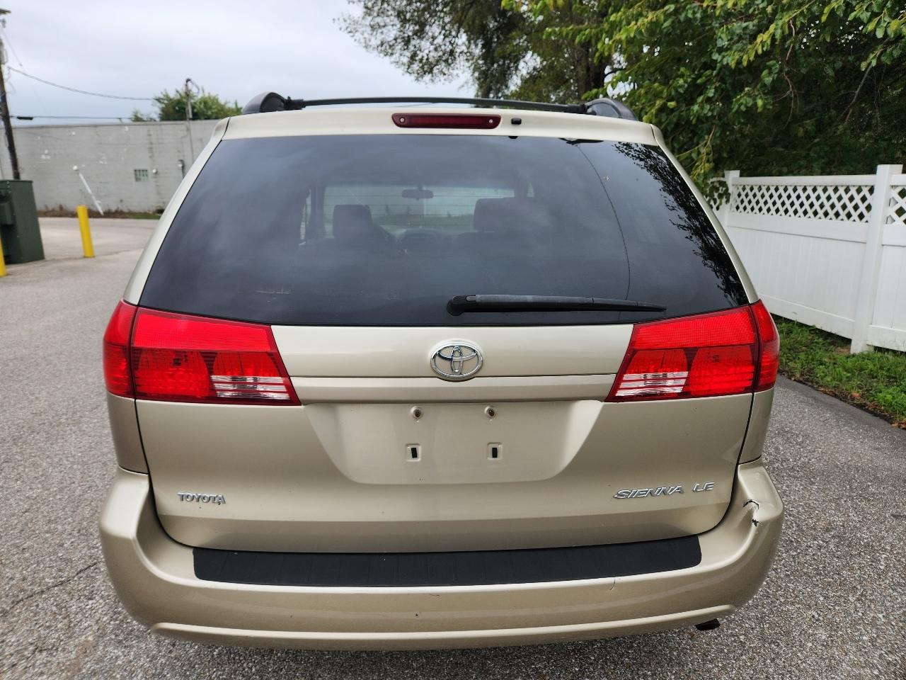 Toyota Sienna photo 4