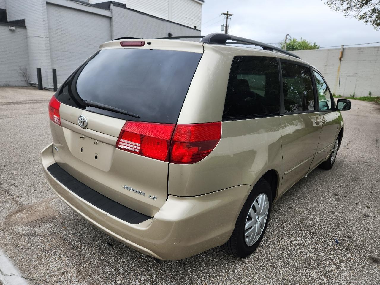 Toyota Sienna photo 5