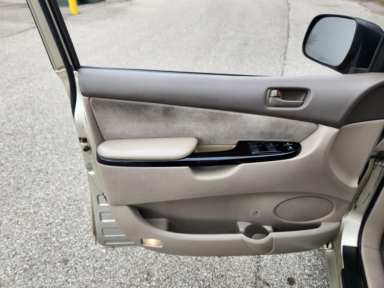Toyota Sienna photo 8