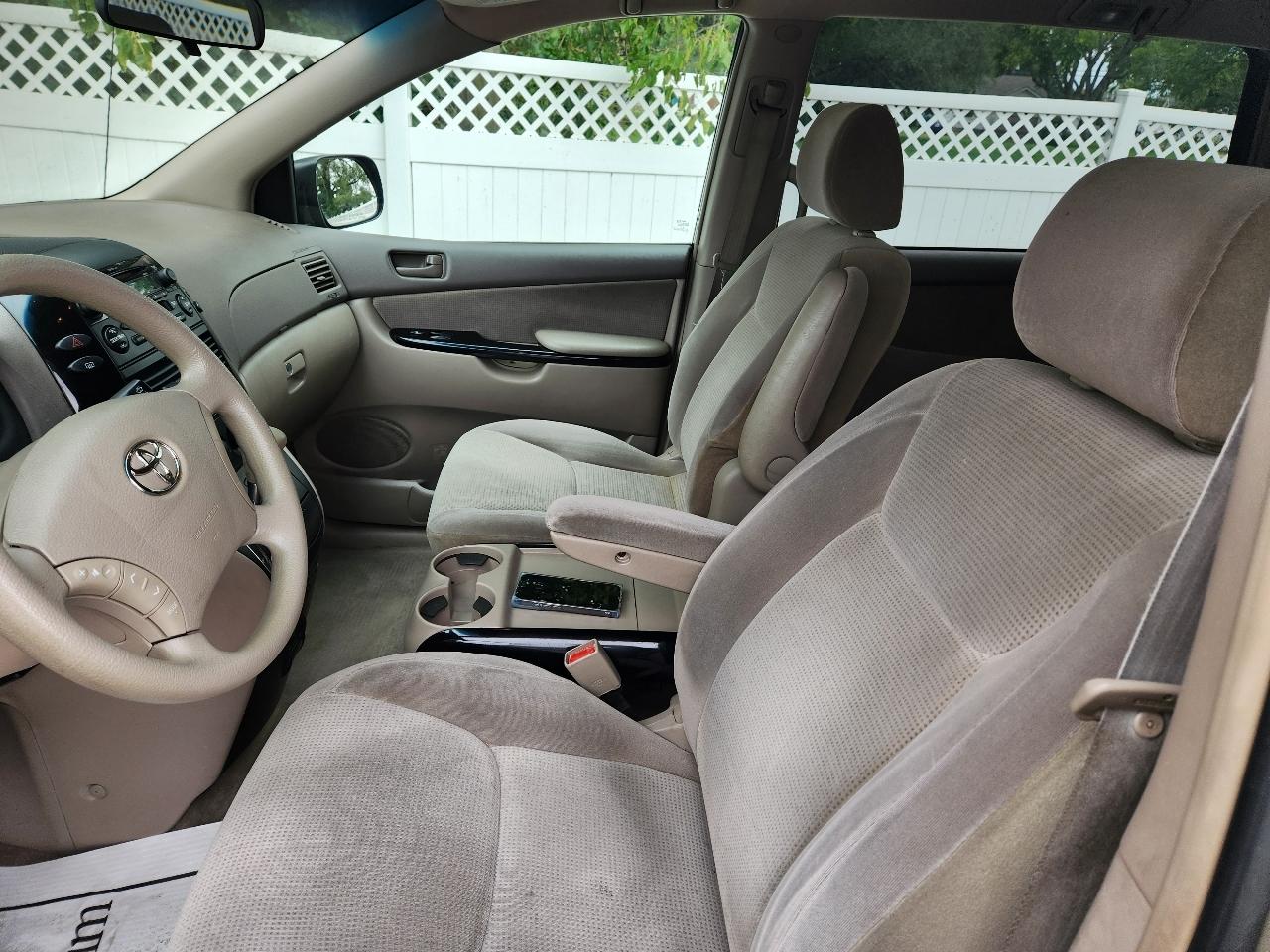 Toyota Sienna photo 9