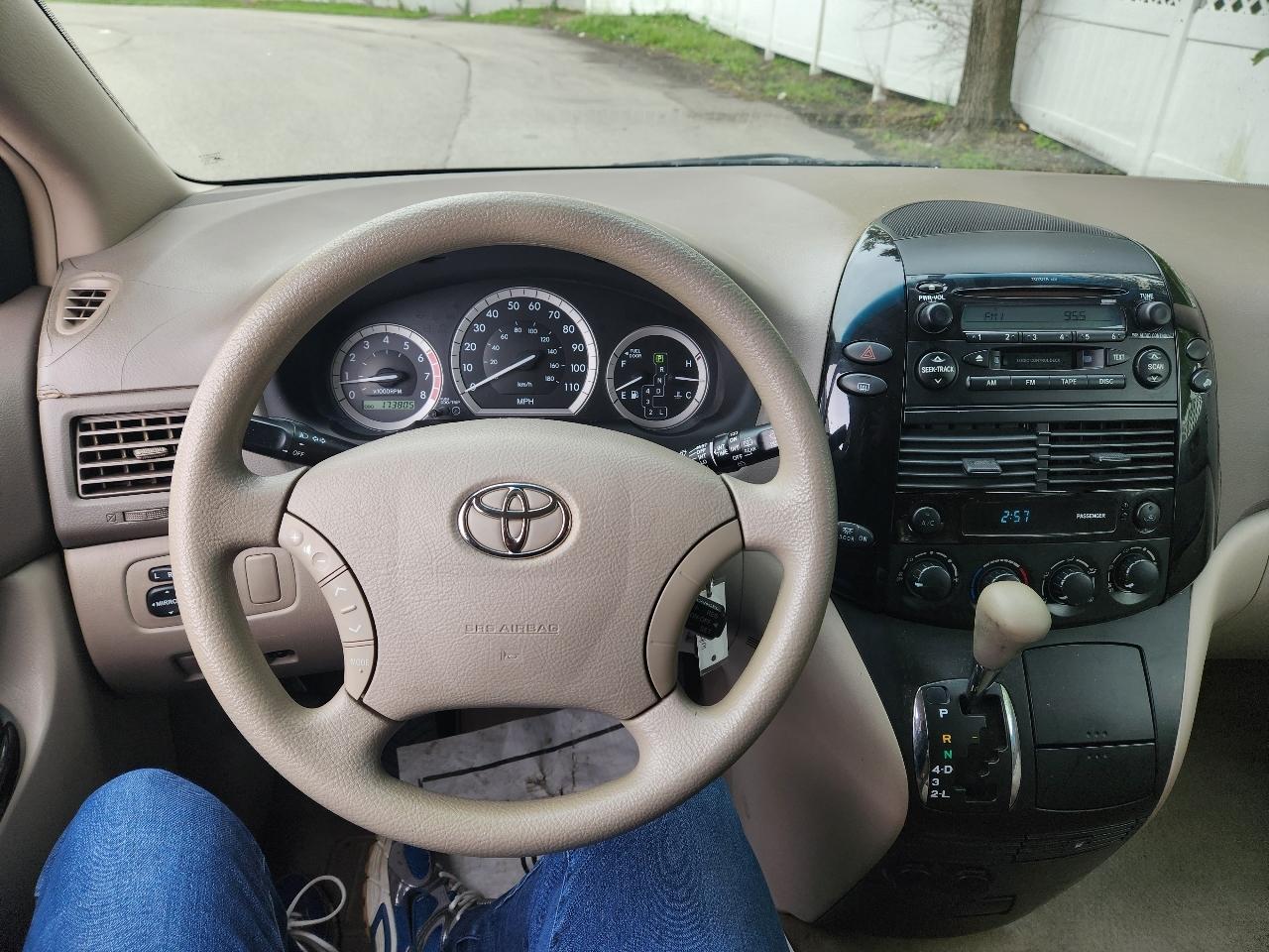Toyota Sienna photo 12