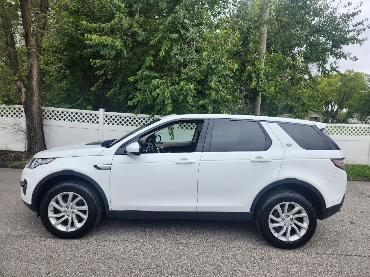 Land Rover Discovery Sport photo 2