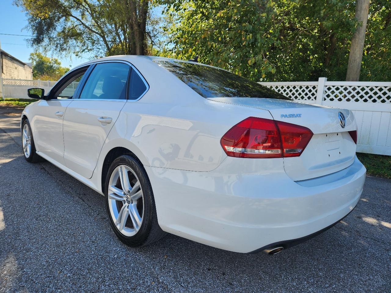 Volkswagen Passat 2.5L SE AT 2013