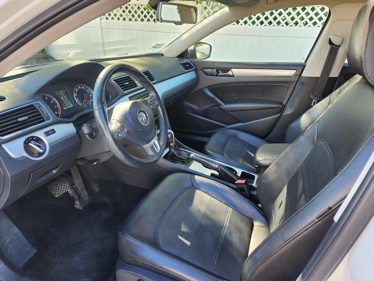 Volkswagen Passat 2.5L SE AT 2013