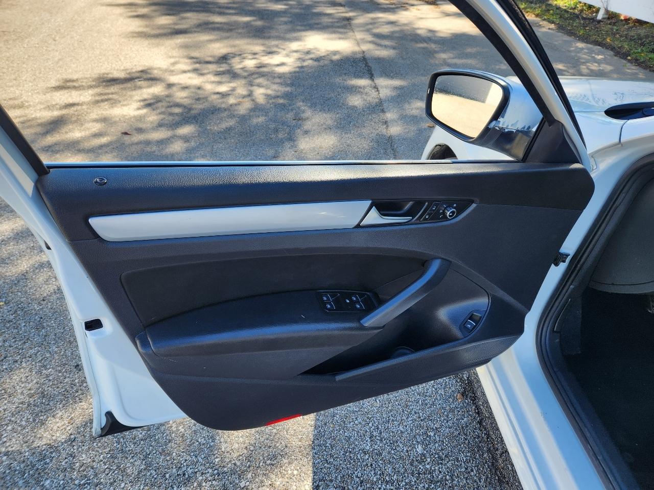 Volkswagen Passat 2.5L SE AT 2013