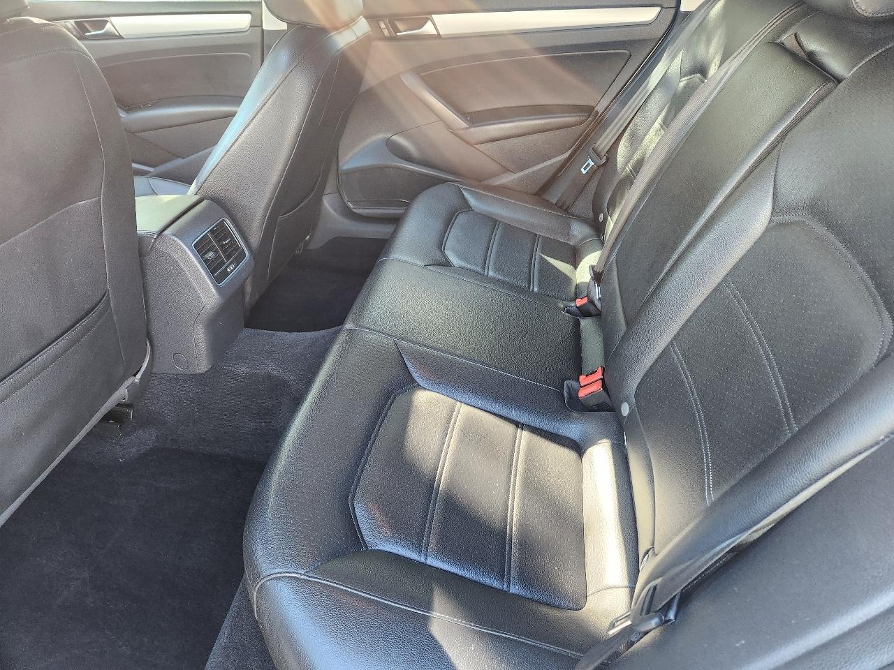 Volkswagen Passat 2.5L SE AT 2013