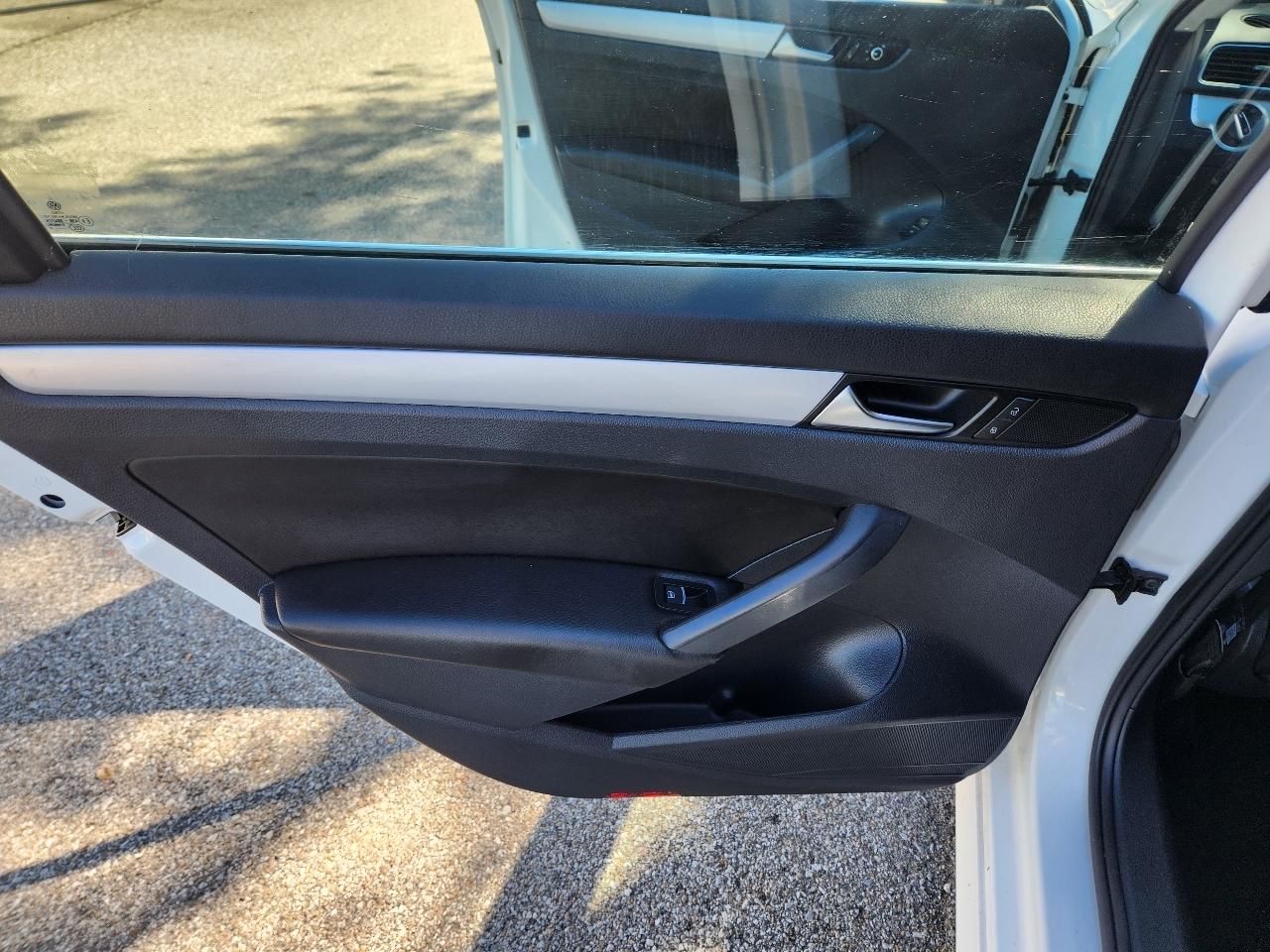 Volkswagen Passat 2.5L SE AT 2013
