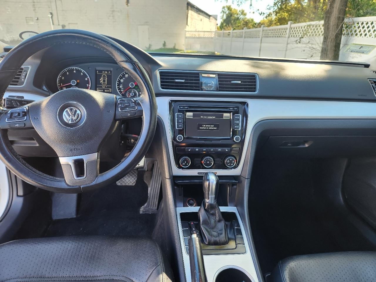 Volkswagen Passat 2.5L SE AT 2013