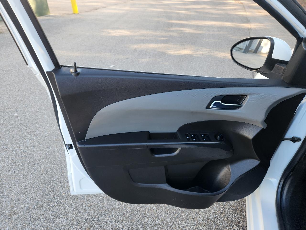 Chevrolet Sonic LTZ 5-Door 2012
