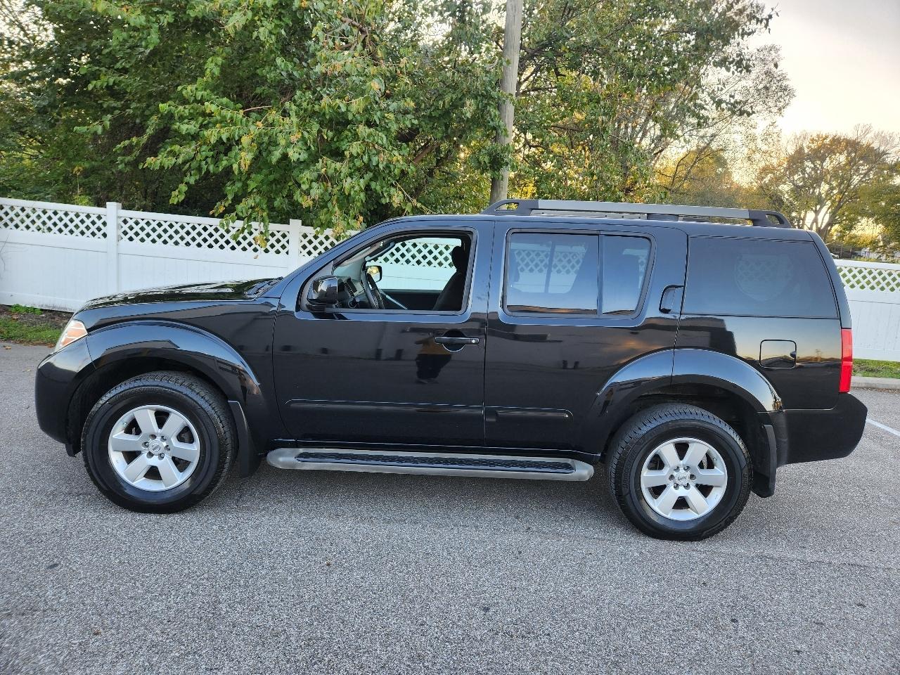 Nissan Pathfinder LE 4WD 2012