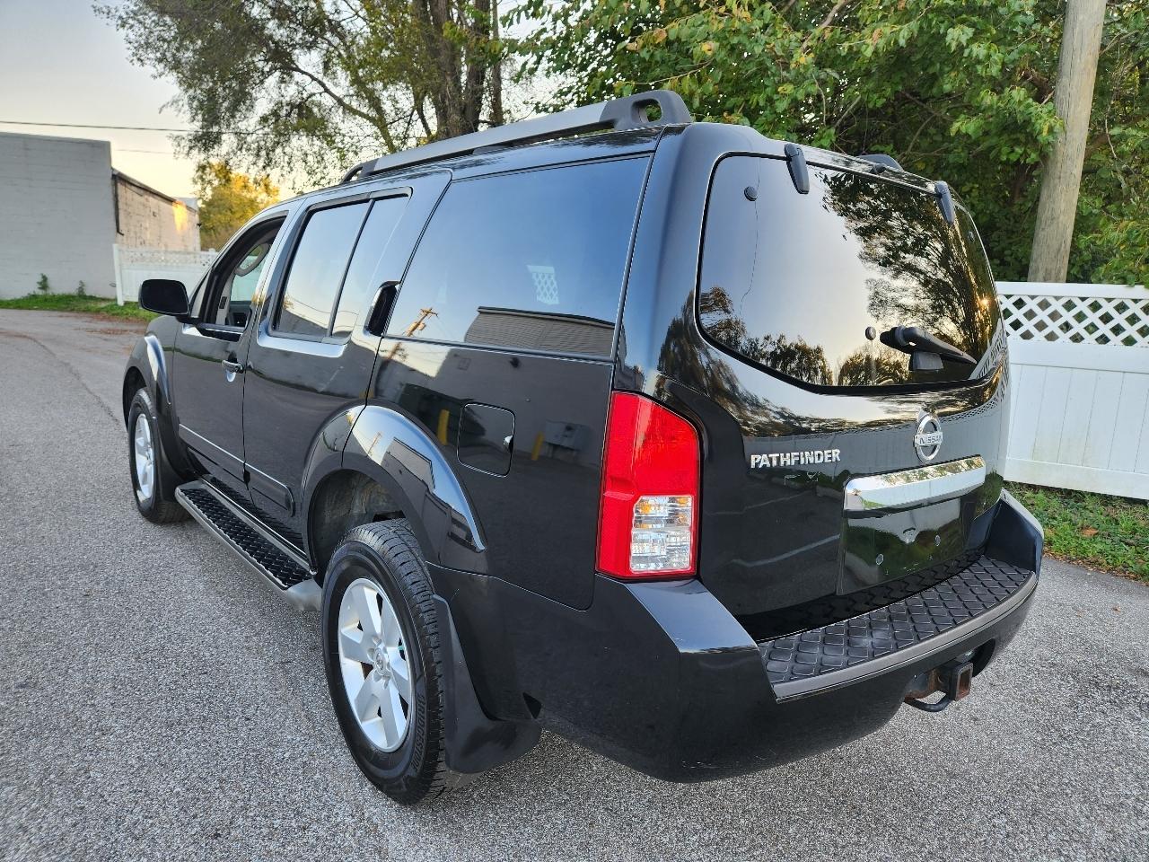 Nissan Pathfinder LE 4WD 2012