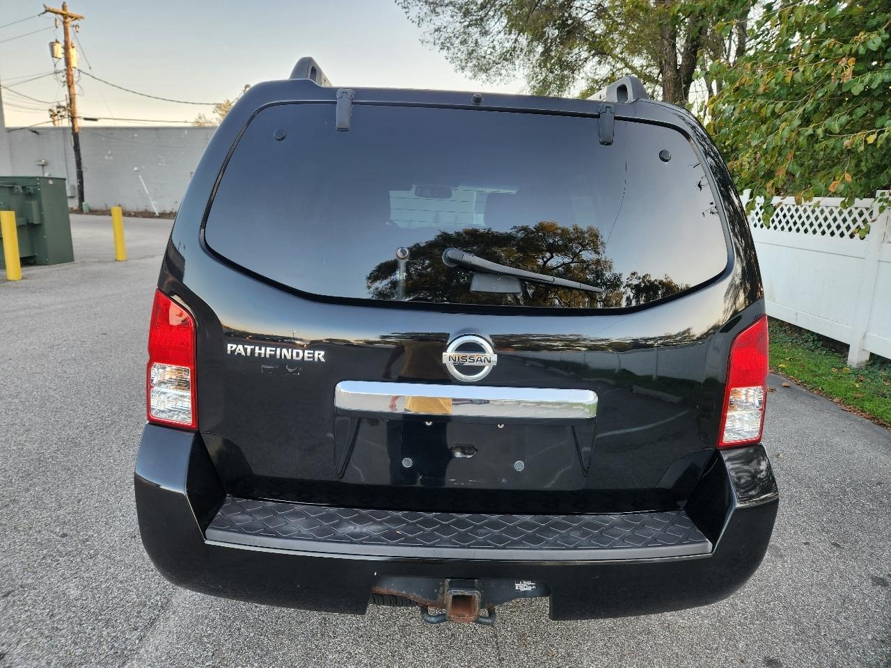Nissan Pathfinder LE 4WD 2012