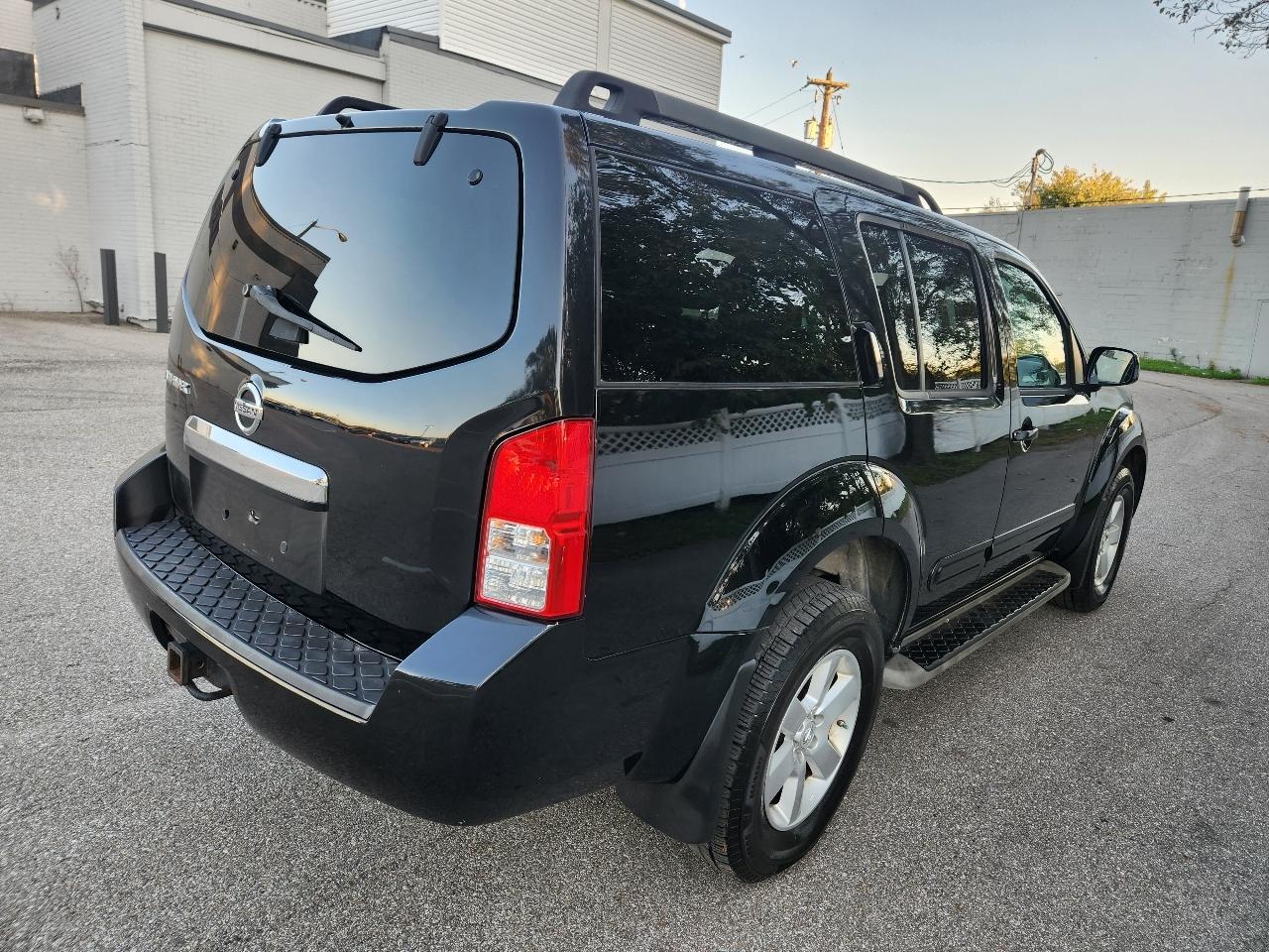 Nissan Pathfinder LE 4WD 2012