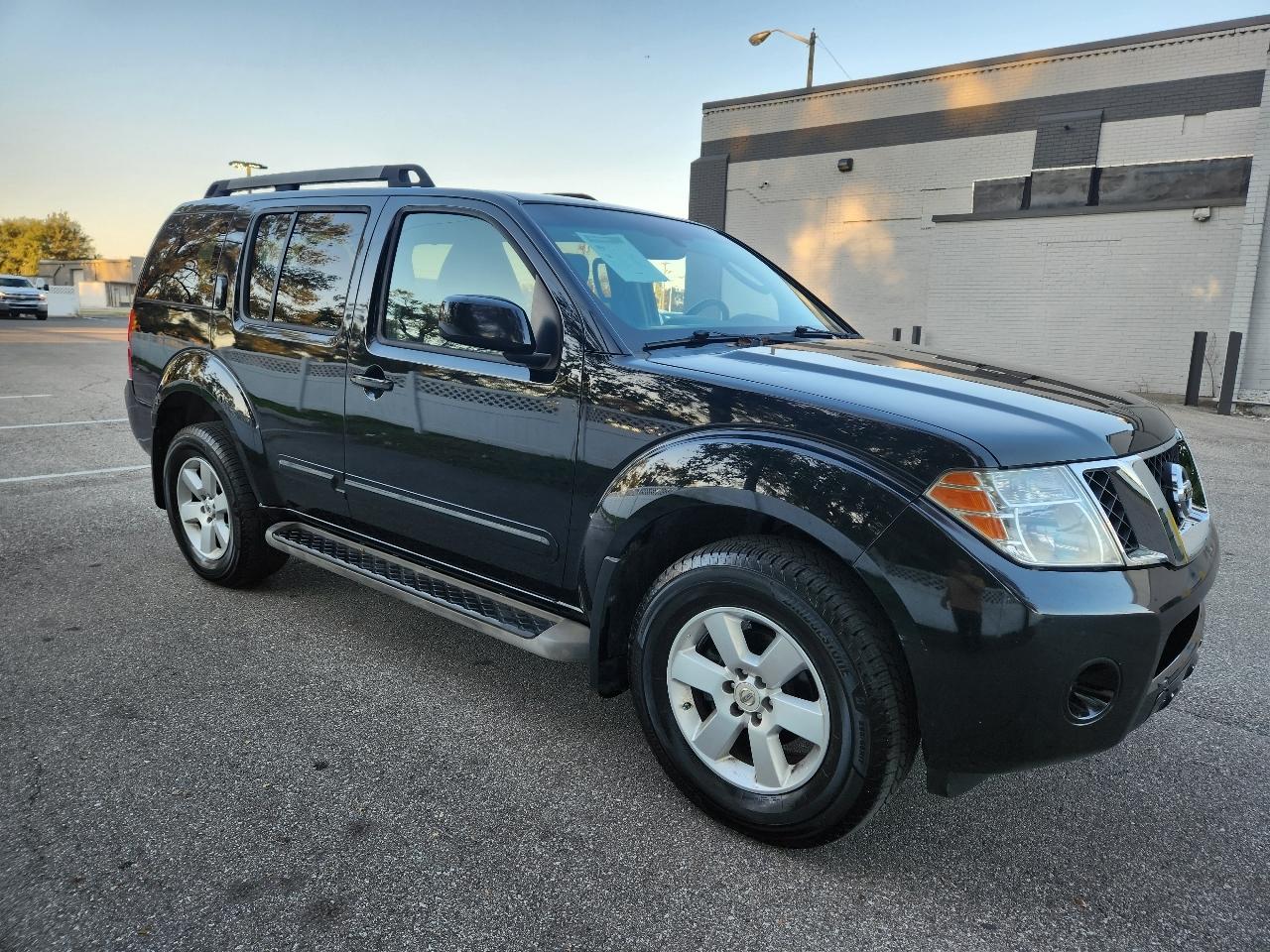 Nissan Pathfinder LE 4WD 2012