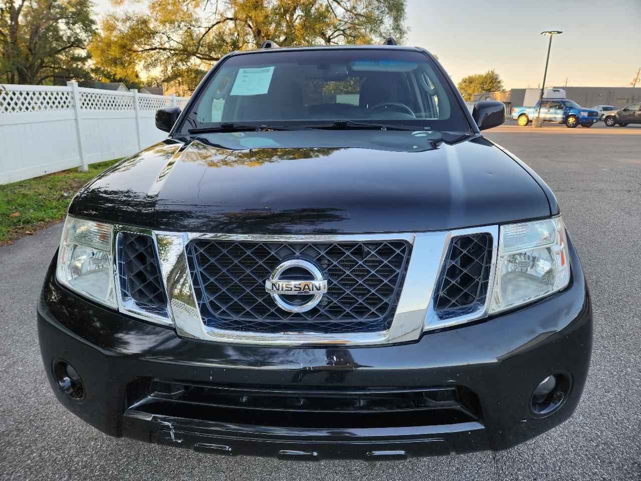Nissan Pathfinder LE 4WD 2012