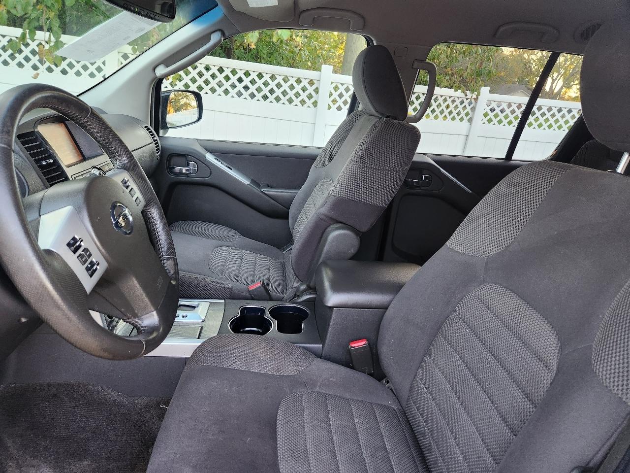 Nissan Pathfinder LE 4WD 2012