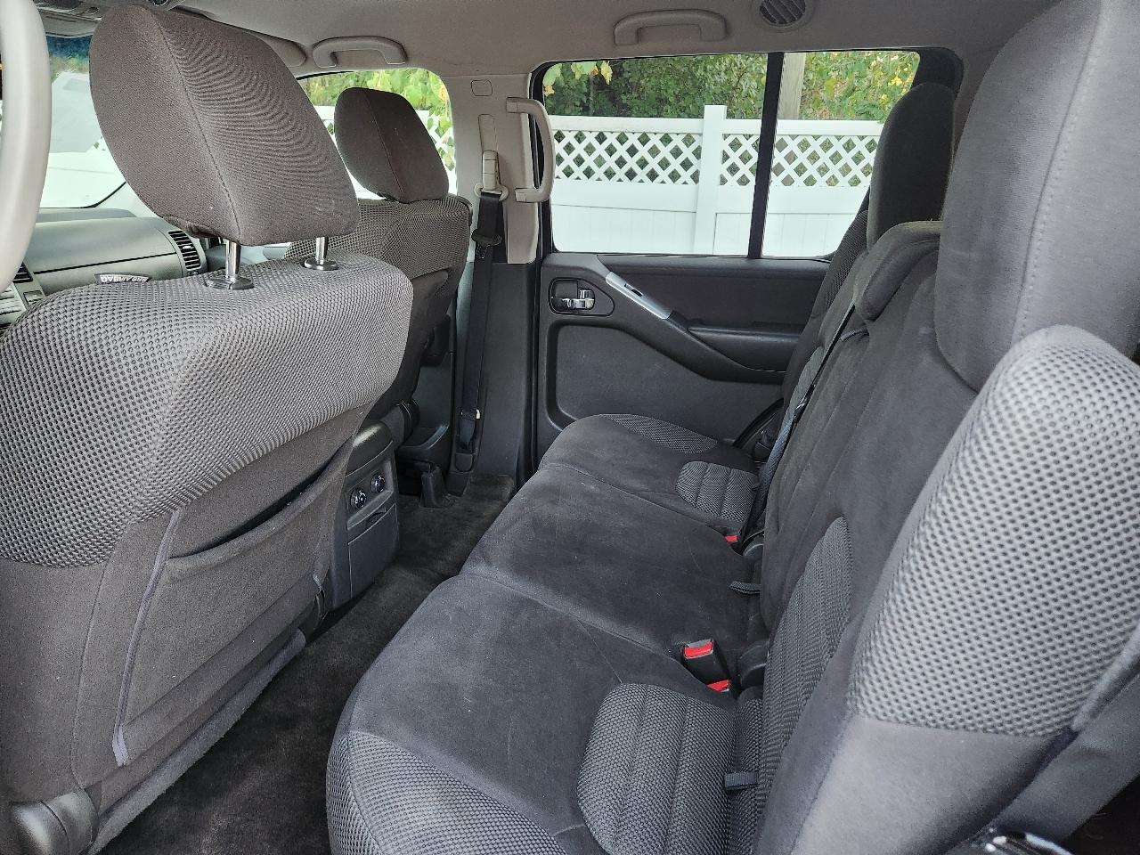 Nissan Pathfinder LE 4WD 2012