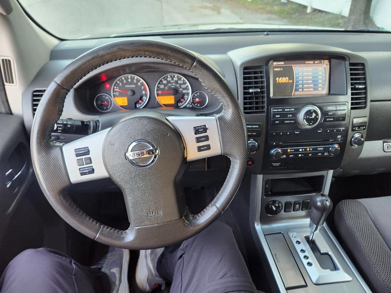 Nissan Pathfinder LE 4WD 2012