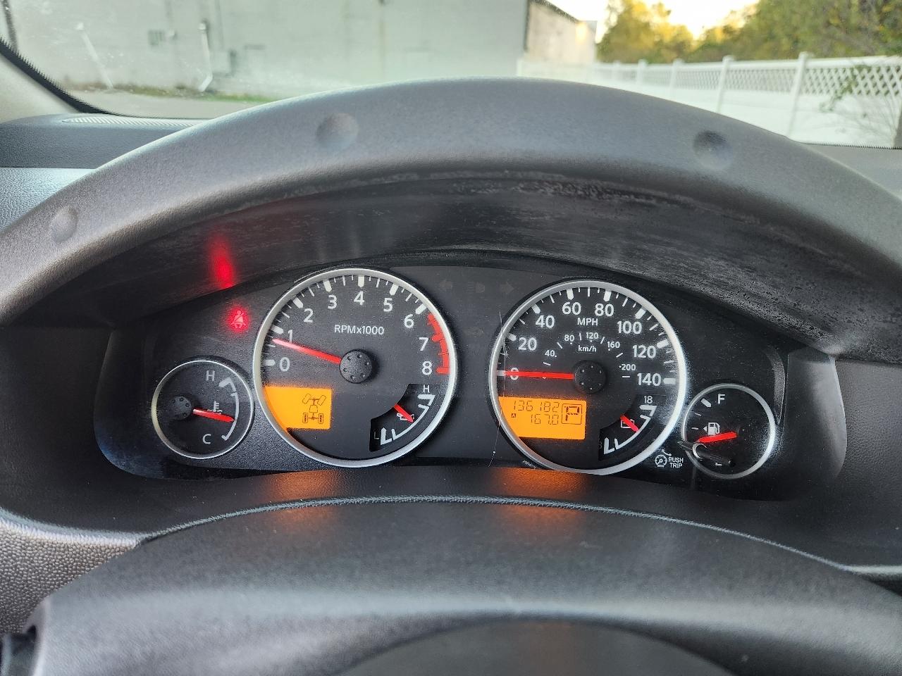 Nissan Pathfinder LE 4WD 2012
