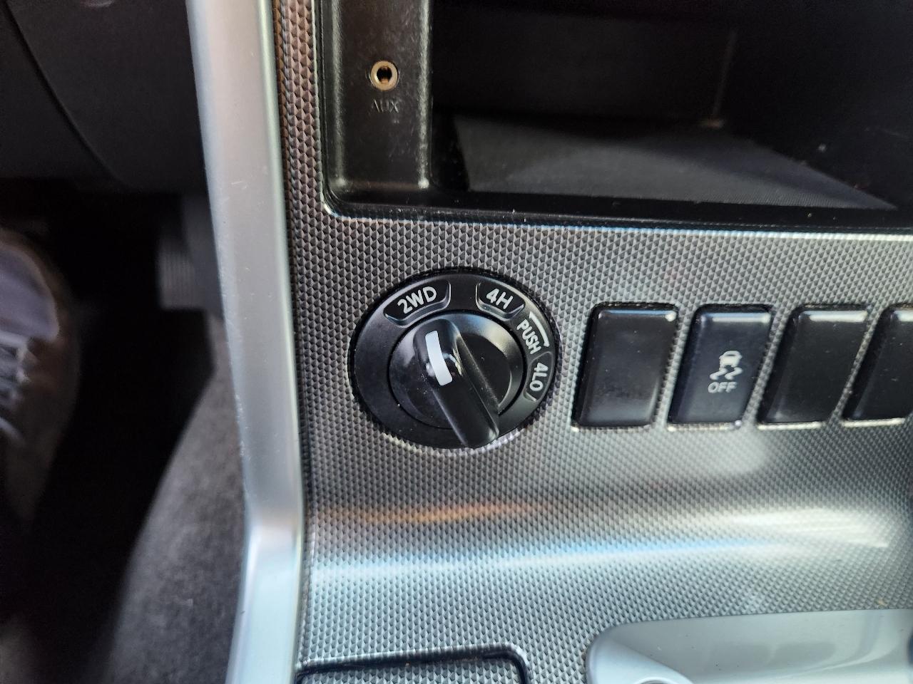 Nissan Pathfinder LE 4WD 2012