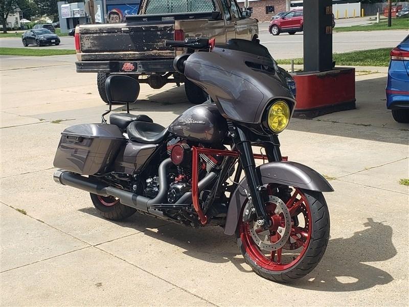Harley-Davidson FLHX  2010