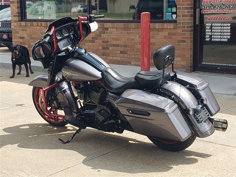Harley-Davidson FLHX  2010