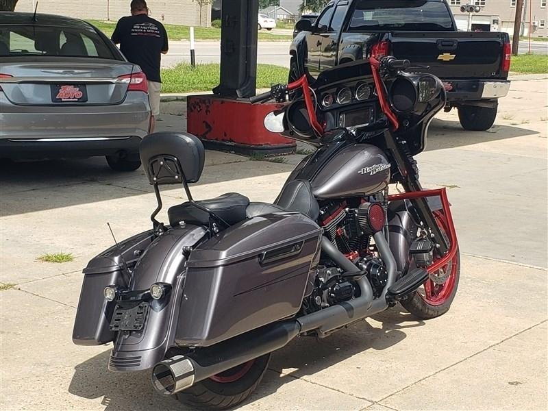 Harley-Davidson FLHX  2010