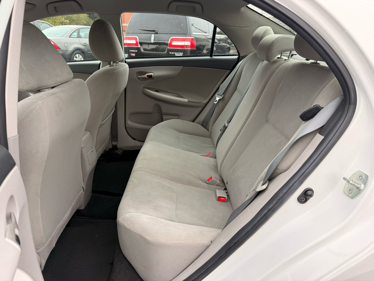 Toyota Corolla 4dr Sedan LE 4-Spd Auto 2012 Toyota Corolla 4dr Sedan LE 4-Spd Auto 2012