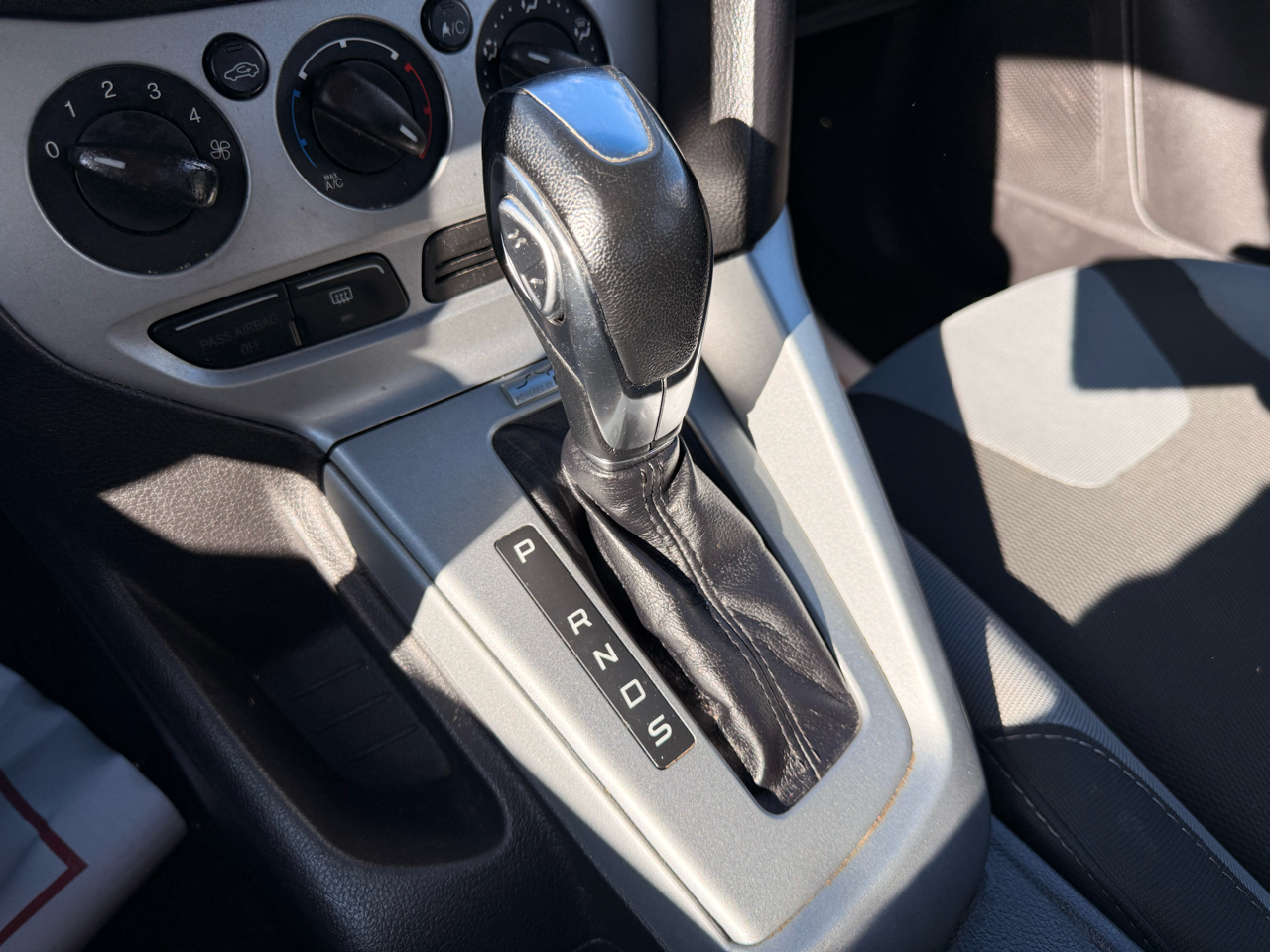 Ford Focus 4dr Sdn SE 2012 Ford Focus 4dr Sdn SE 2012