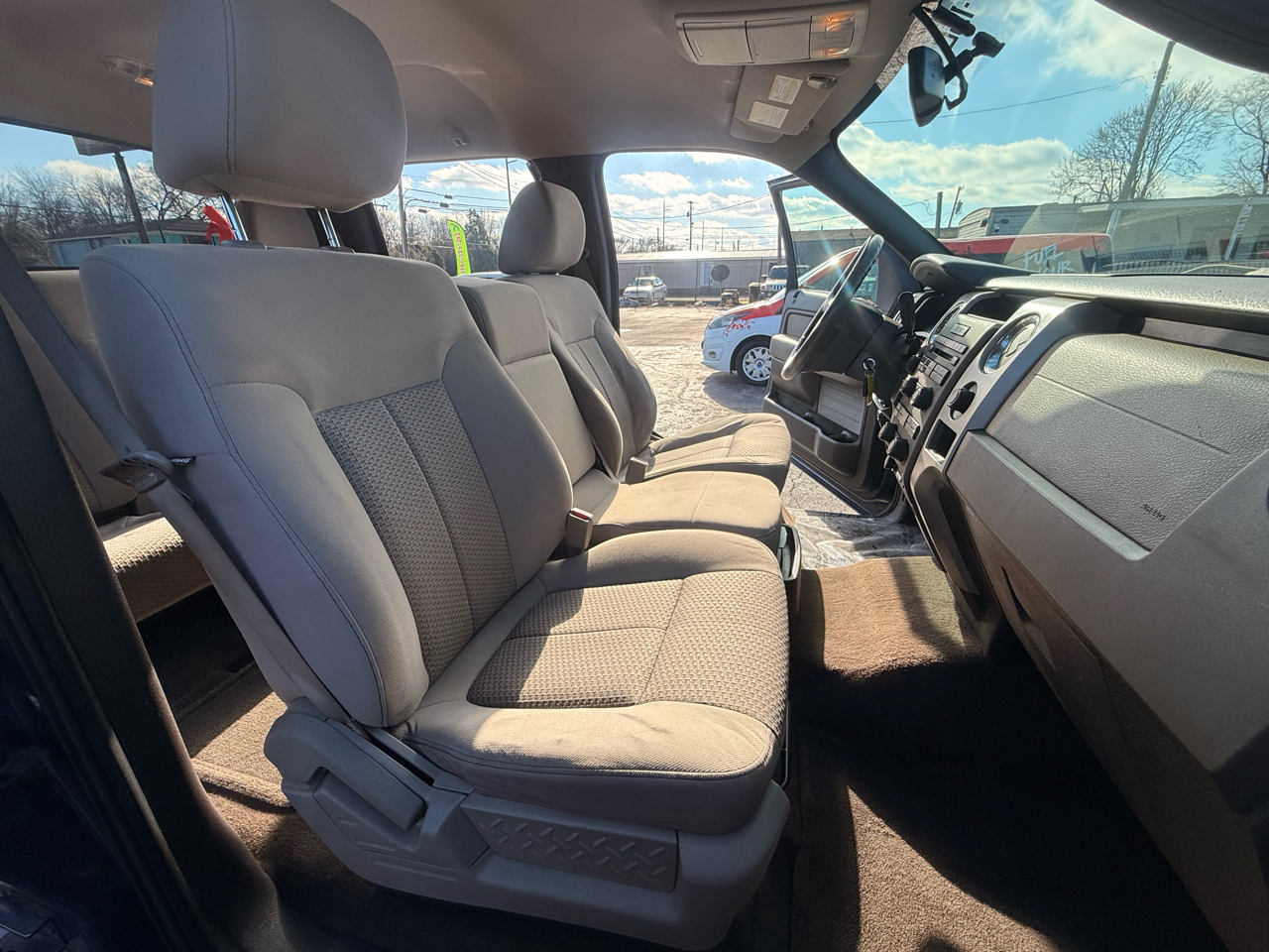 Ford F-150 SuperCrew 139" XLT 4WD 2010