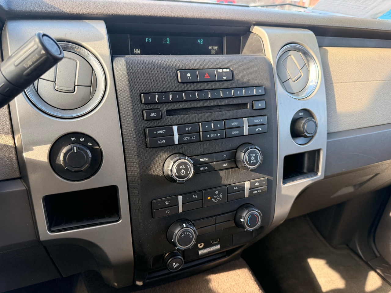 Ford F-150 SuperCrew 139" XLT 4WD 2010