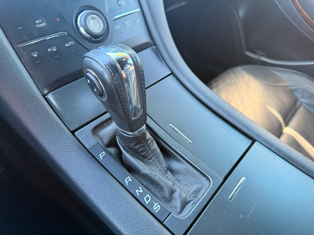 Ford Taurus 4dr Sdn Limited FWD 2013