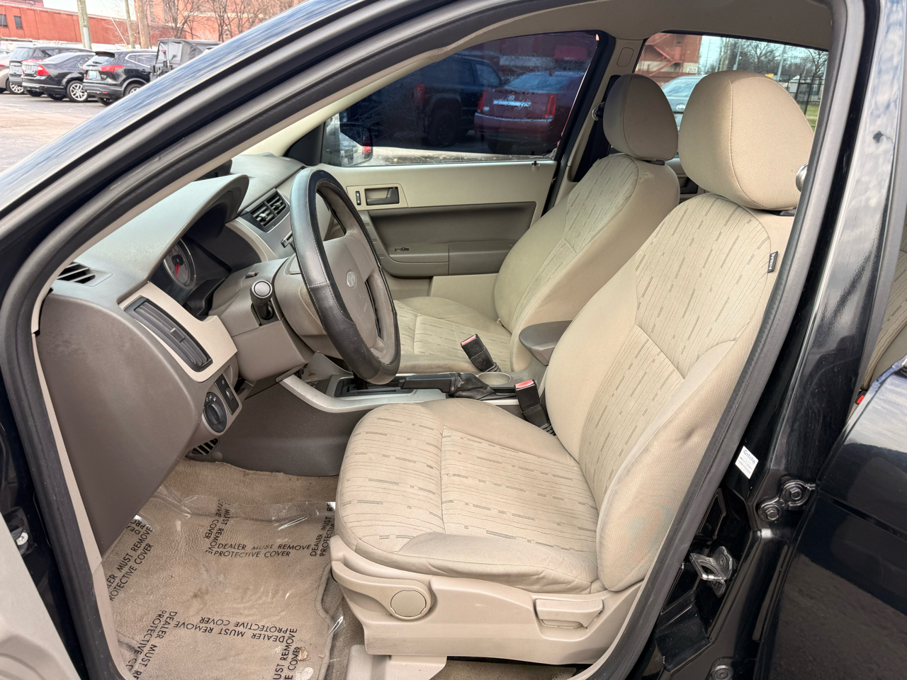 Ford Focus 4dr Sdn SE 2010