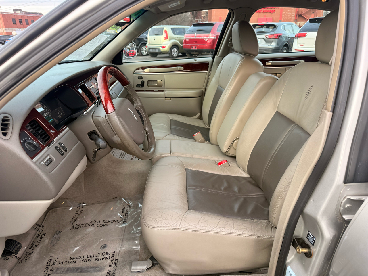 Lincoln Town Car 4dr Sdn Signature Limited 2005