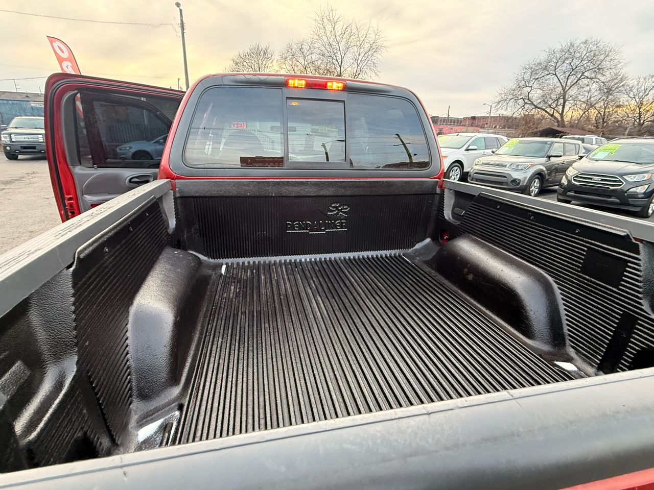 Ford F-150 SuperCrew Crew Cab 139" XLT 2001